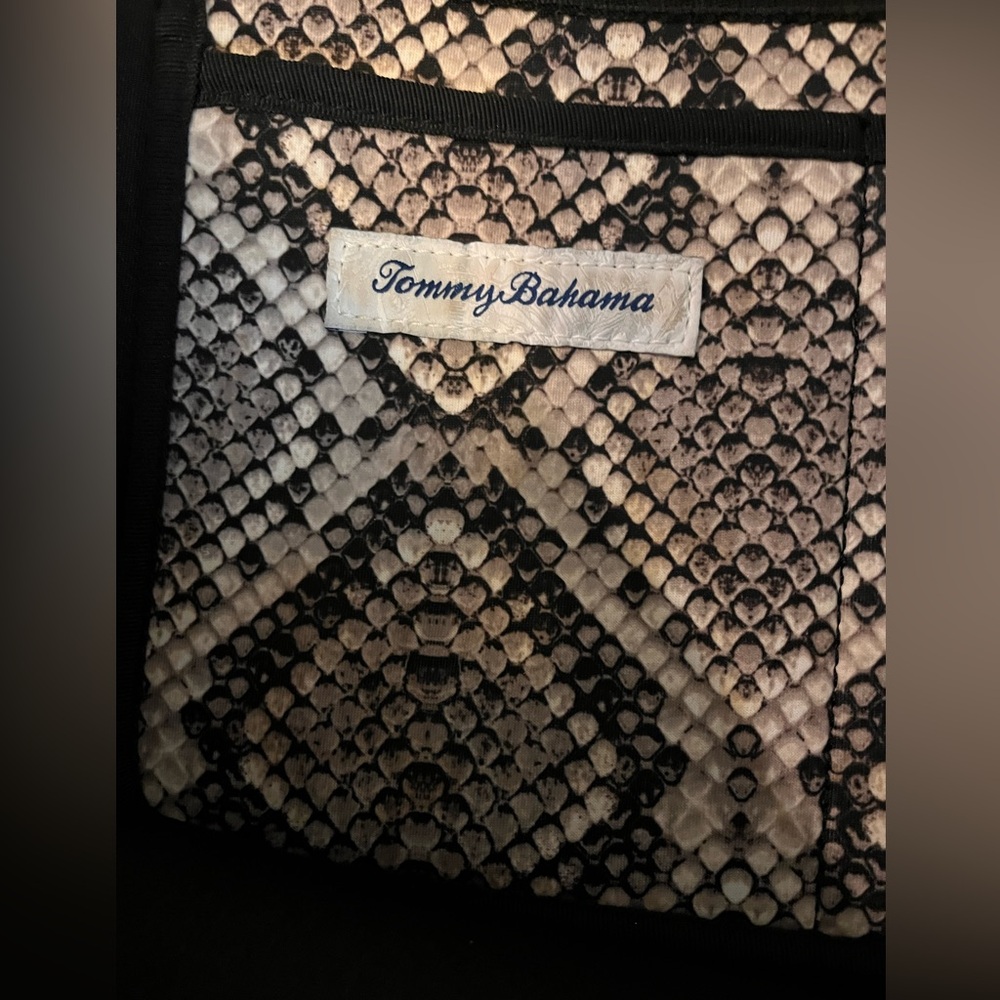 🆕 Tommy Bahama Black, Beige Gray Snake Print Tote 3 piece Set like new - Picture 9 of 11